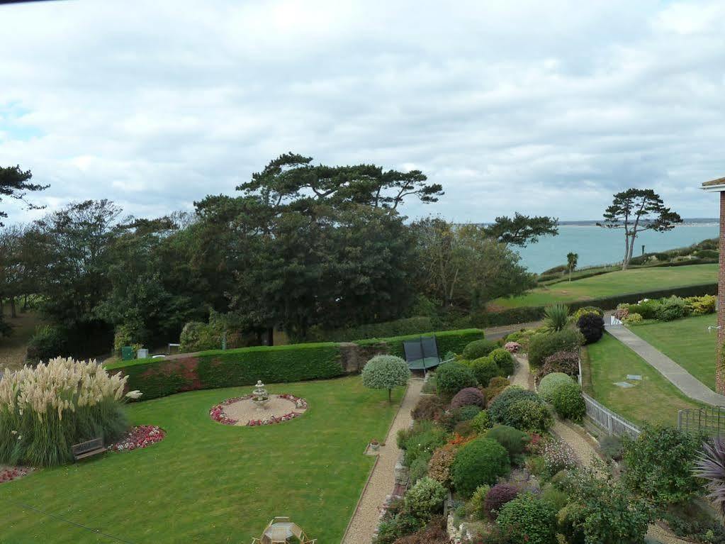Sentry Mead Hotel Totland  Экстерьер фото